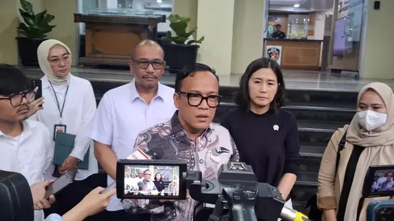 Wakil Menteri Tenaga Kerja Immanuel Ebenezer saat mendatangi perusahaan tahan ijazah mantan karyawan di Pekanbaru. (Liputan6.com/M Syukur)