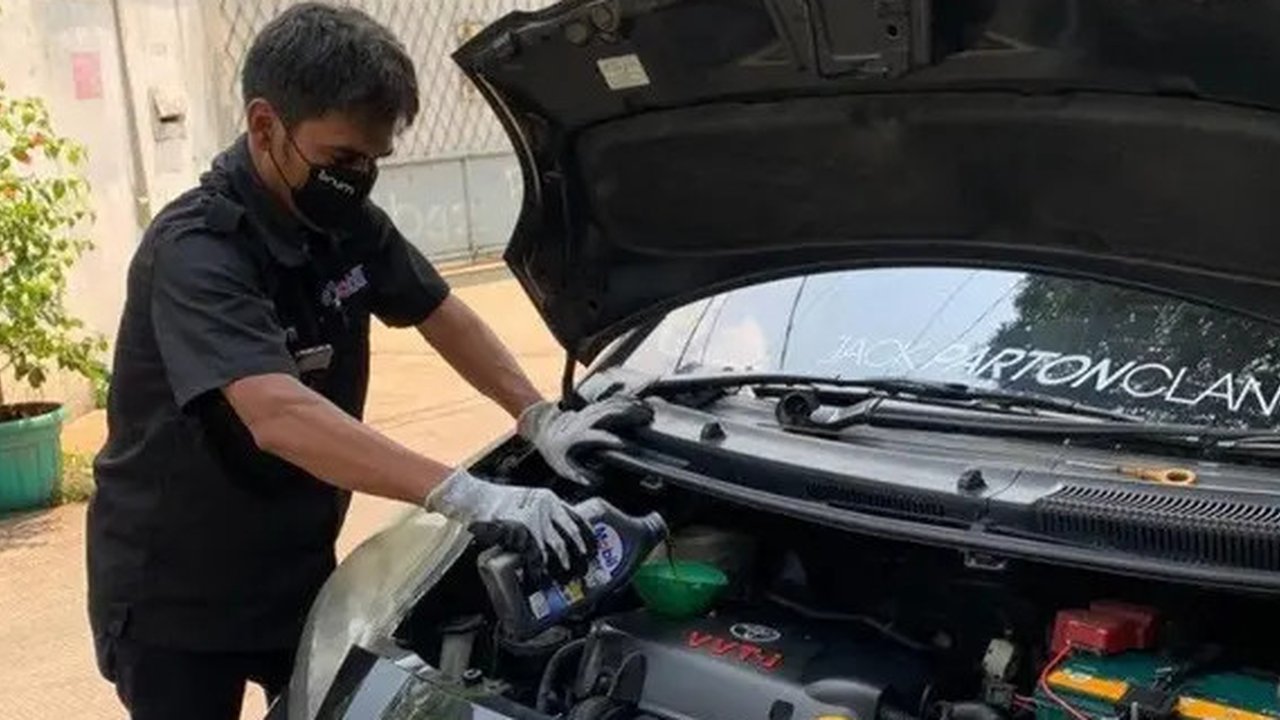 PT Exxon Mobil Lubricants Indonesia (PT EMLI) berkolaborasi dengan Brum Indonesia dalam menghadirkan layanan servis mobil di rumah. (ist)