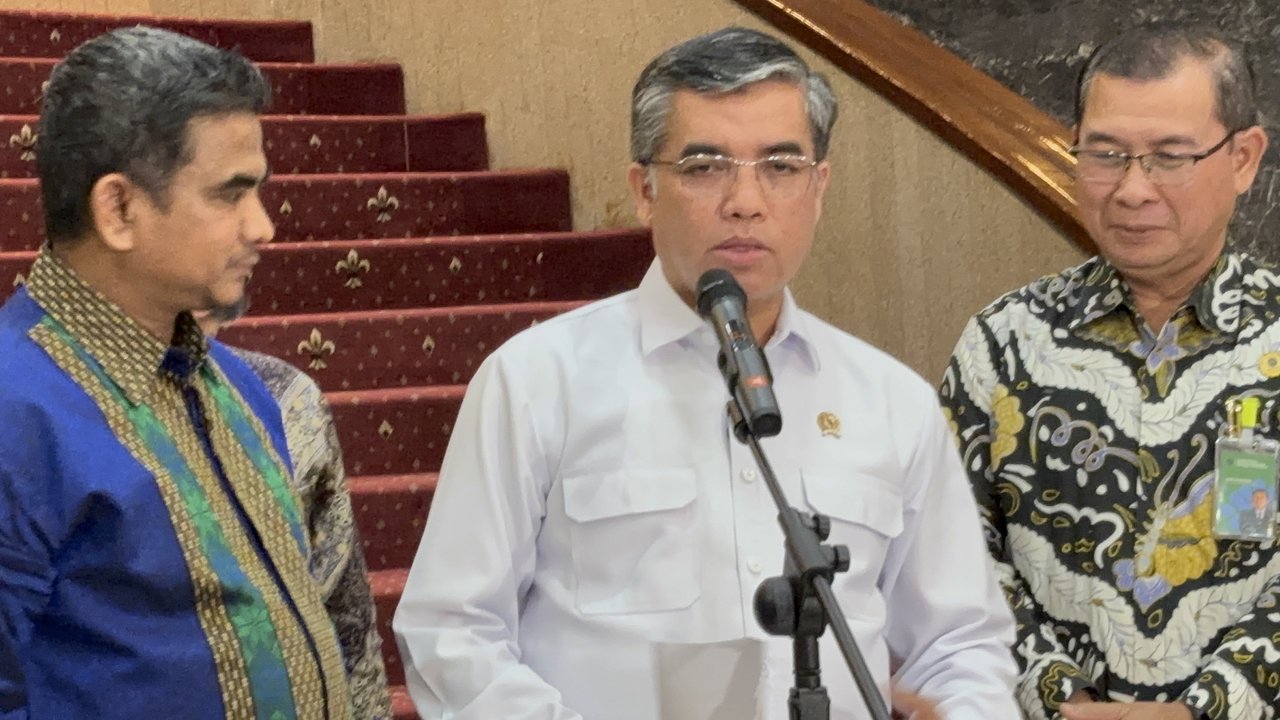 VIDEO: Reaksi Menaker Yassierli soal Wamen Ebenezer Kena OTT KPK 