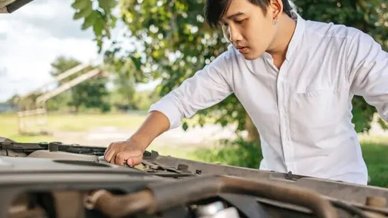 7 Tanda Aki Mobil Mau Habis dan Harus Diganti: Kenali Gejalanya