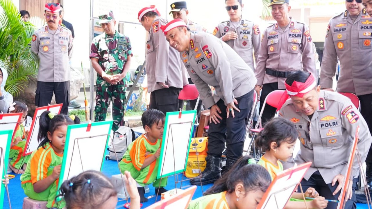 Wakapolri Semringah Berbagi Kebahagiaan, Tebar Senyum dan Semangat untuk Anak-Anak dalam Bakti Sosial