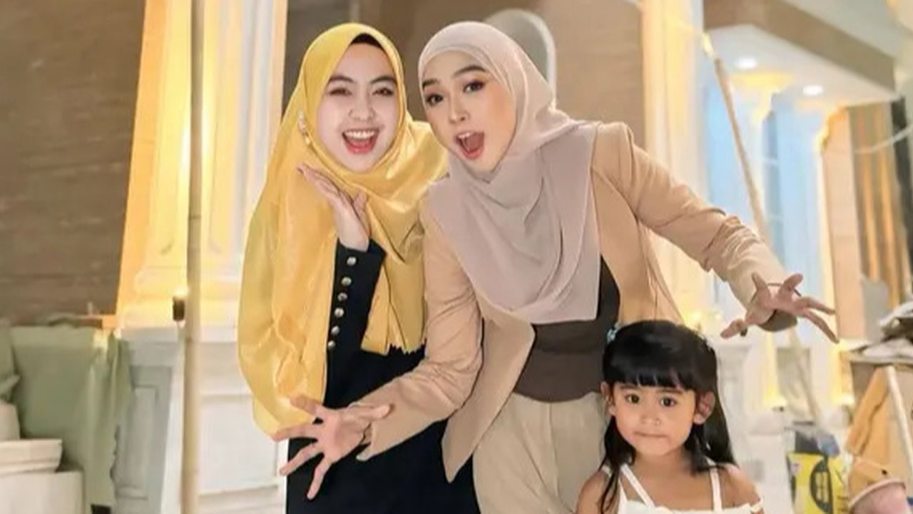 Potret Moana Sidak Rumah Baru yang Hampir Jadi, Bagian Depan Mewah Banget (sumber: Instagram/riaricis1795)