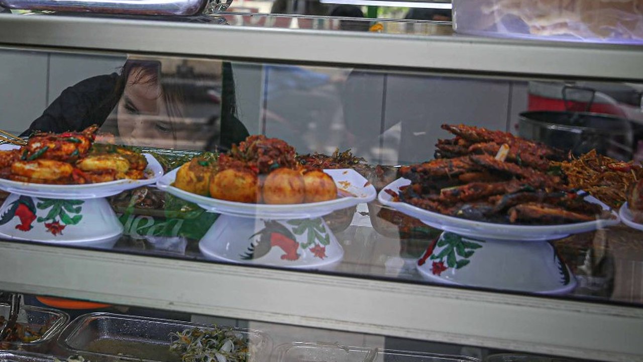 Cerita Pengusaha Warung Makan, Pendapatannya Meningkat Usai Ikut Sertifikat Halal Gratis