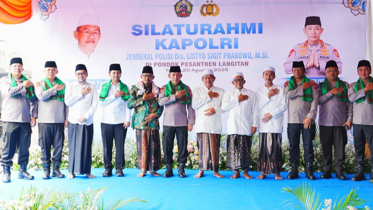 Kakorlantas Dampingi Kapolri Kunjungi Dua Pesantren Besar di Jawa Timur