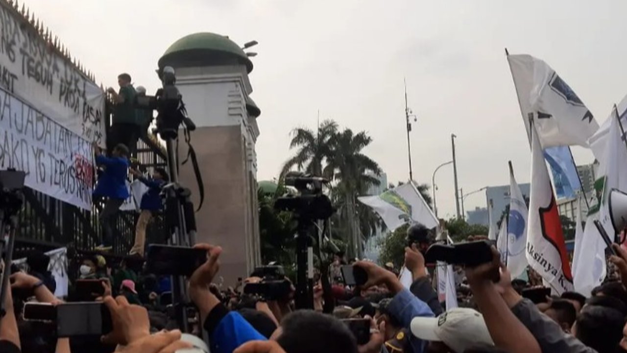 Demo Depan Gedung DPR Memanas, Dasco: Kita Akan Introspeksi