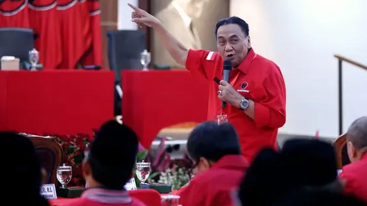 Rangkulan dan Salam Komando Bambang Pacul ke FX Rudy Resmi Pimpin DPD PDIP Jateng