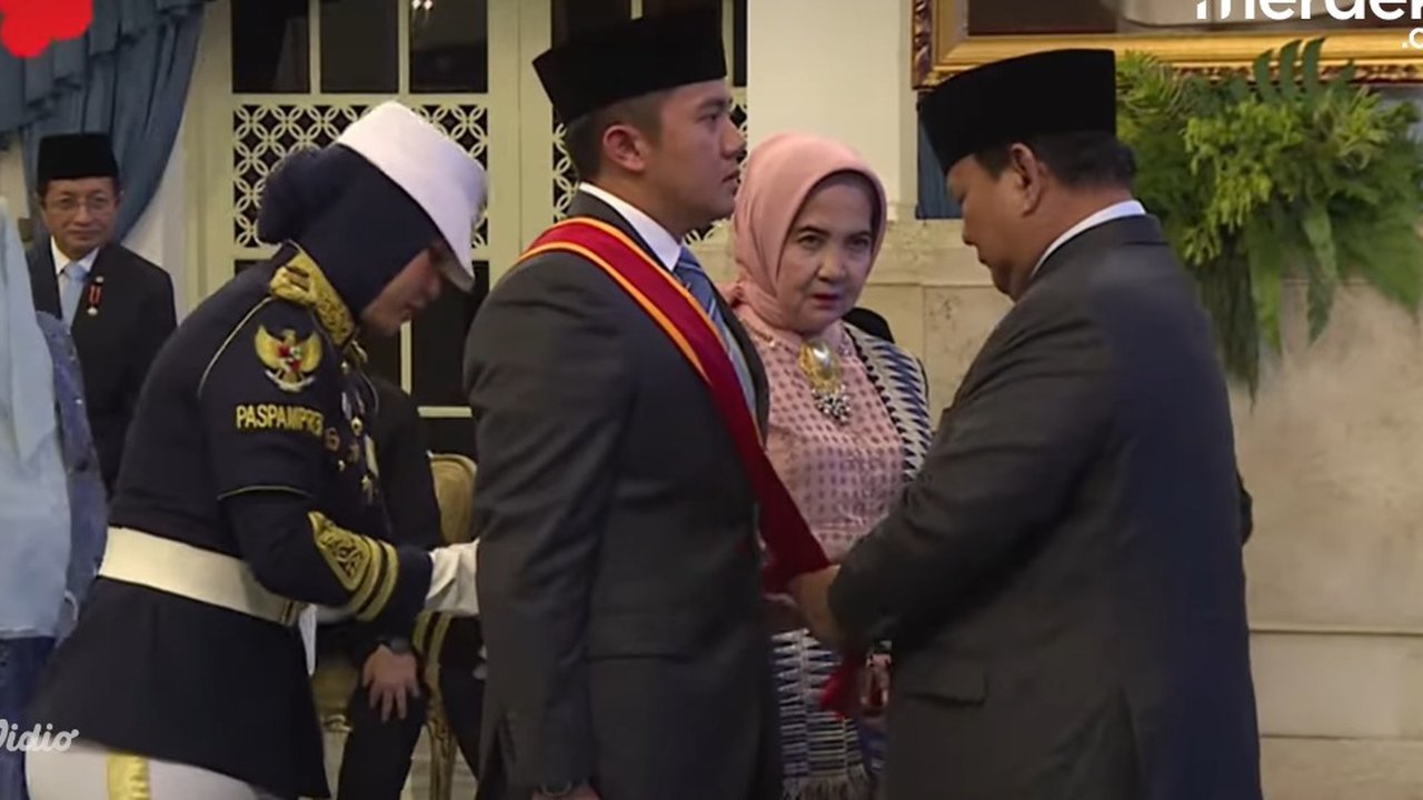 VIDEO: Momen Presiden Prabowo Turunkan Tangan Teddy Beri Hormat Saat Terima Tanda Kehormatan