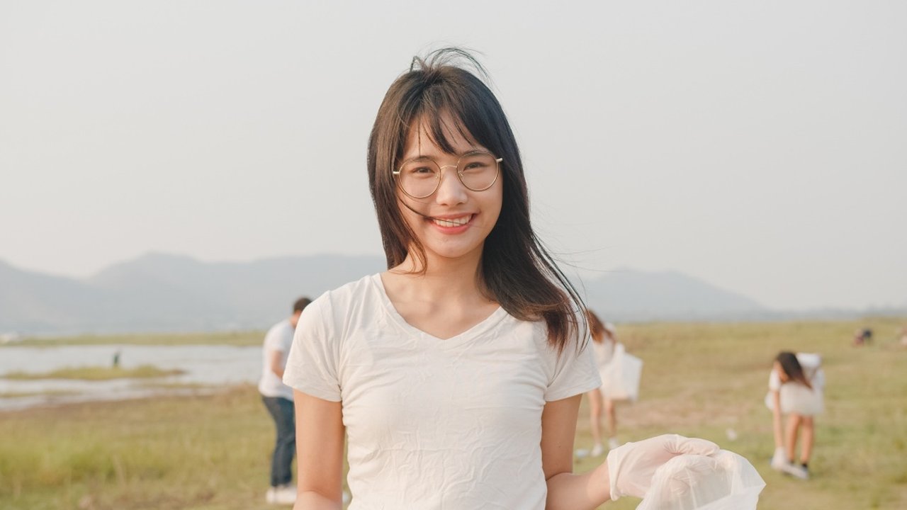 Ilustrasi Model Rambut Poni Korea untuk Wajah Bulat