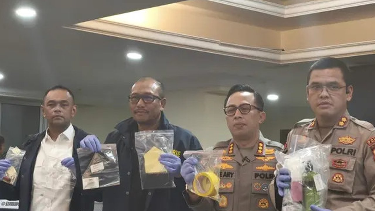 Polda Metro Jaya Jumpa Pers Kasus Kematian Diplomat Kemlu Arya Daru Pangayunan (Foto: Merdeka.com/Nur Habibie)