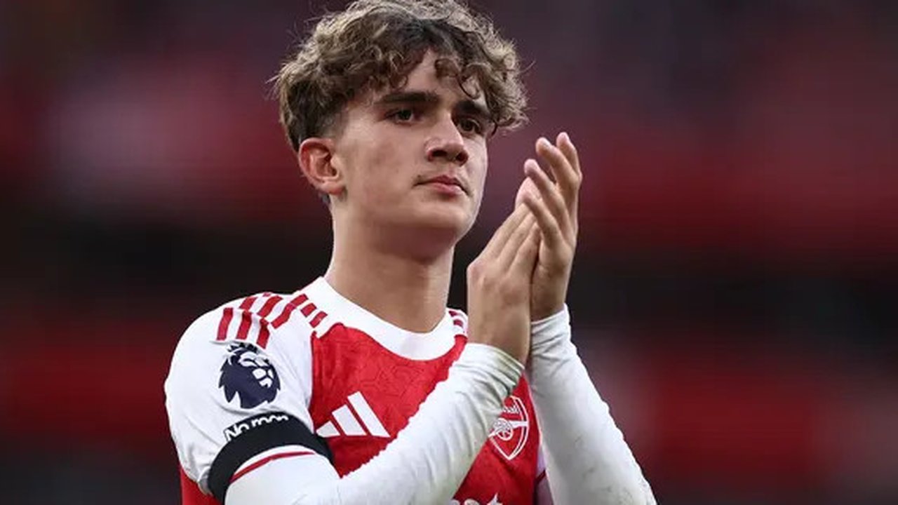 Max Dowman menjalani debut resmi bersama Arsenal di Premier League pada usia 15 tahun dan 234 hari, ketika timnya menang 5-0 atas Leeds United pada pekan kedua di Stadion Emirtes, Sab