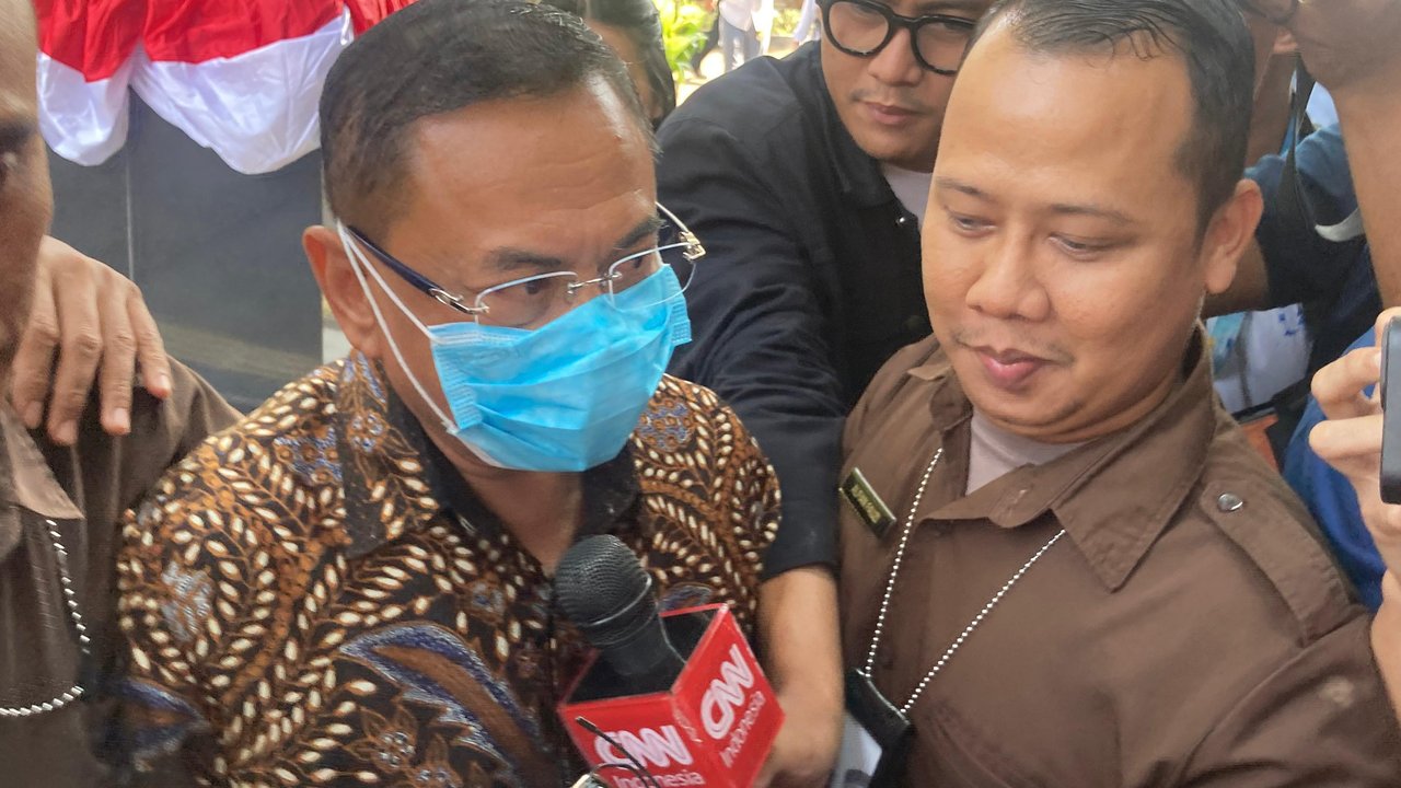 Bermasker dan Berbatik Cokelat, Bupati Pati Sudewo Penuhi Panggilan KPK