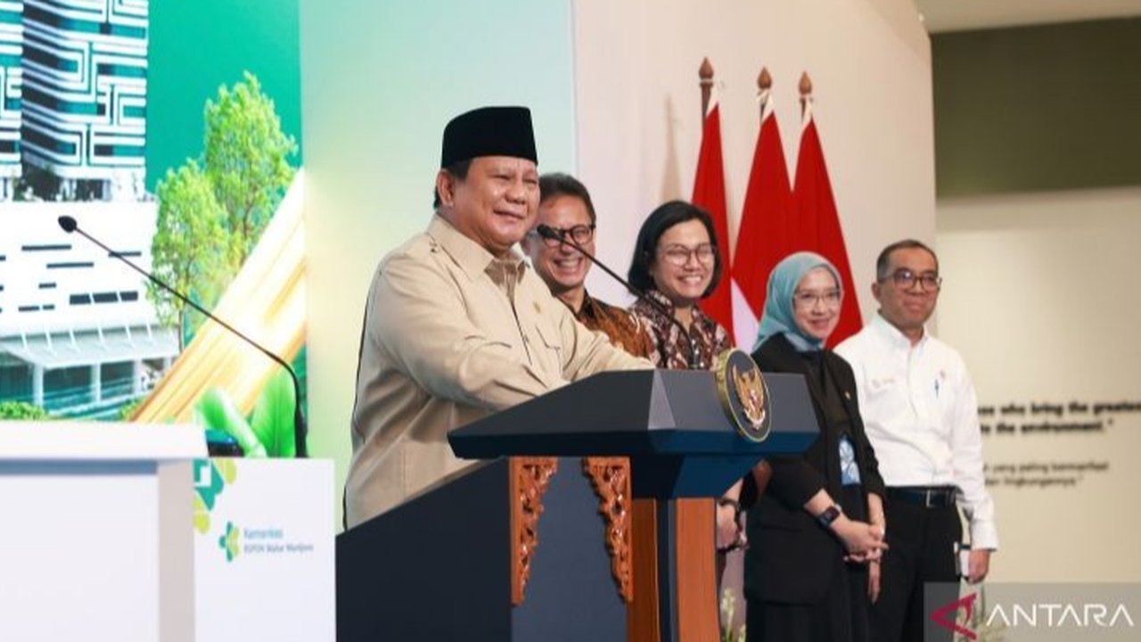 Presiden Prabowo Subianto secara intensif memantau program Makan Bergizi Gratis setiap hari. Capaian penerima kini telah melampaui 21 juta orang, menunjukkan komitmen kuat pemerintah.