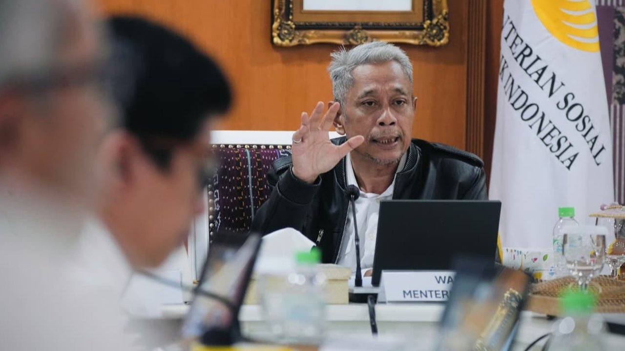 Wakil Menteri Sosial Agus Jabo Priyono saat memimpin rapat pembentukan tim di Kantor Kementerian Sosial