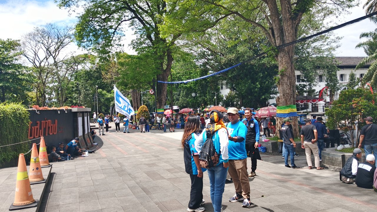 Gedung Sate Dikepung Buruh, Polisi Perketat Pengamanan Jelang Aksi Massal