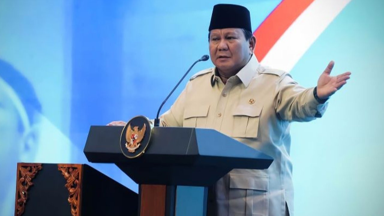 Prabowo Sentil Immanuel Ebenezer: Tangan Diborgol Pakai Baju Oranye, Apa Tak Ingat Anak Istri?