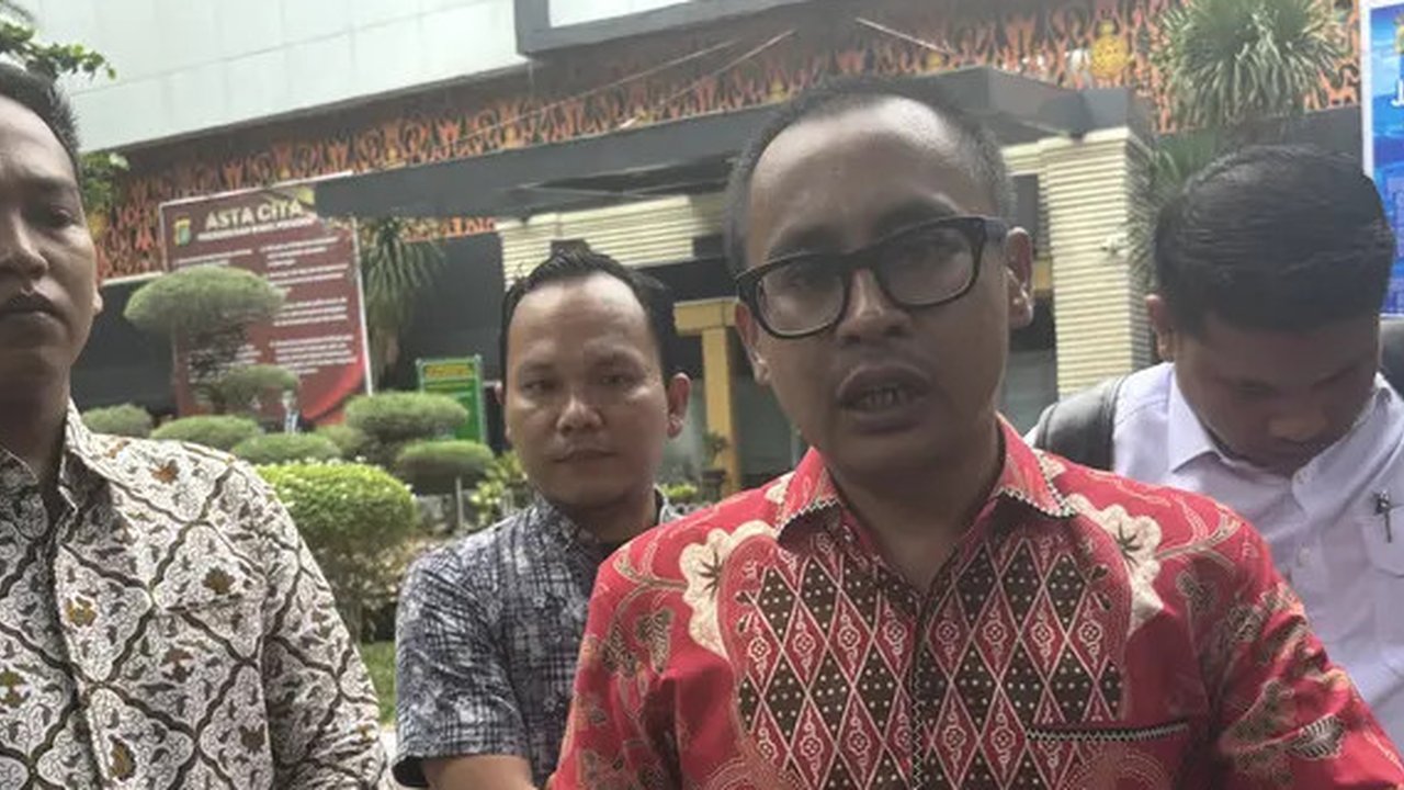 Ahli Waris Seniman Indonesia, Benyamin Sueb, menyambangi Polda Metro Jaya, Kamis (28/8/2025). (Liputan6.com/Ady Anugerahadi)