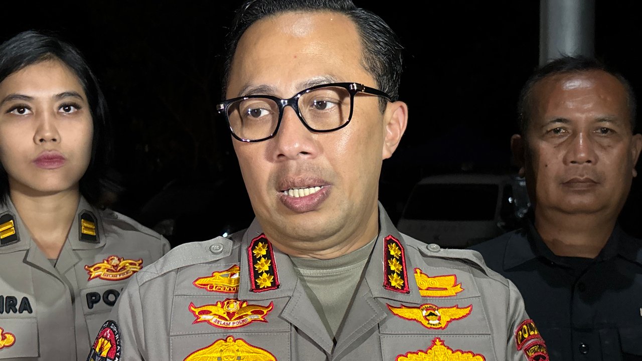 Aksi Mahasiswa dan Buruh di Gedung DPR Berakhir Ricuh, Diduga Ada Penyusup Bakar Bendera dan Rusak CCTV