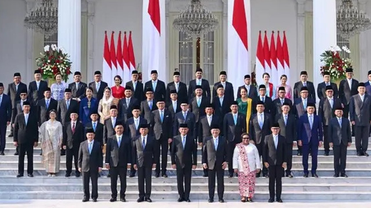 Personel Brimob berjaga di depan Gedung Mahkamah Konstitusi (MK), Jakarta, Selasa (25/6/2019). Jelang sidang pembacaan putusan akan digelar pada Kamis (27/6), sekitar 47.000 personel keamanan