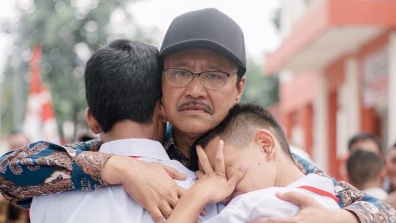 Mensos Saifullah Yusuf (Gus Ipul) mengunjungi Sekolah Rakyat Menengah Atas (SRMA) 33 Tangerang Selatan