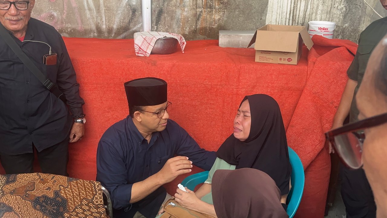 Anies Baswedan Melayat ke Rumah Duka Ojol Dilindas Rantis Brimob, Tangis Keluarga Pecah