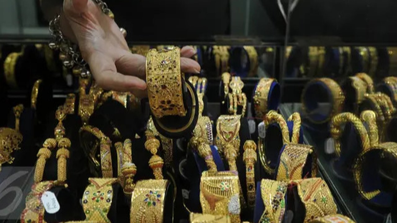Kapan Waktu Tepat Beli Emas Perhiasan? Simak Strategi dan Prediksi Harga Emas 2025