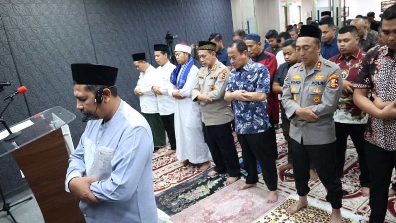 Divhumas Polri Gelar Salat Gaib untuk Almarhum Affan Kurniawan