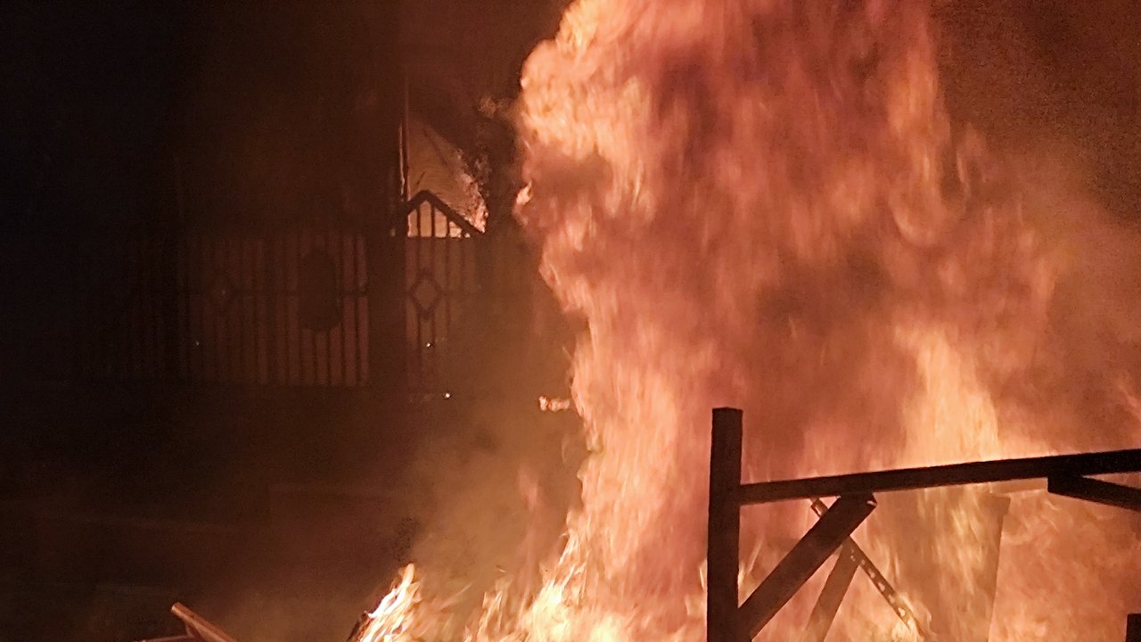 Detik-Detik Gedung DPRD Makassar Dibakar, Walkot Dievakuasi saat Rapat Paripurna