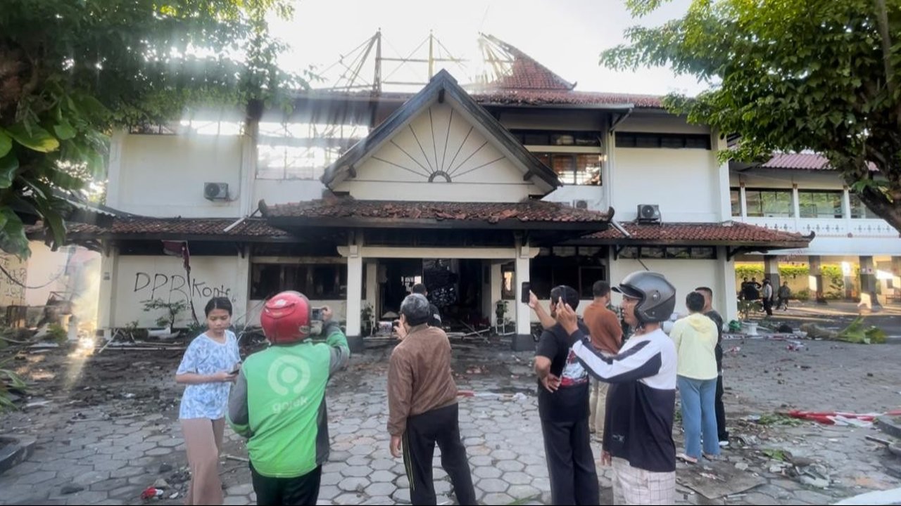 Gedung Setwan DPRD Solo Ludes Dibakar Massa