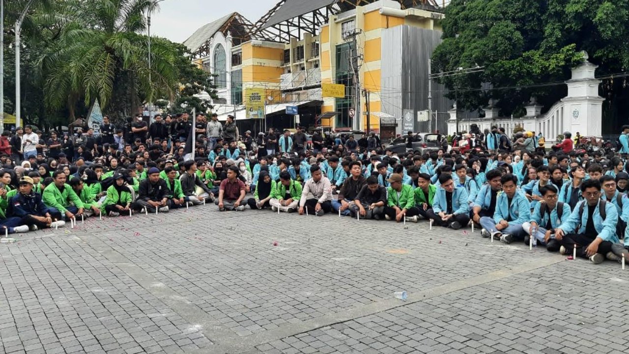 Aksi Demo di Solo Berlanjut, Ratusan Mahasiswa Berkumpul di Bundaran Gladag