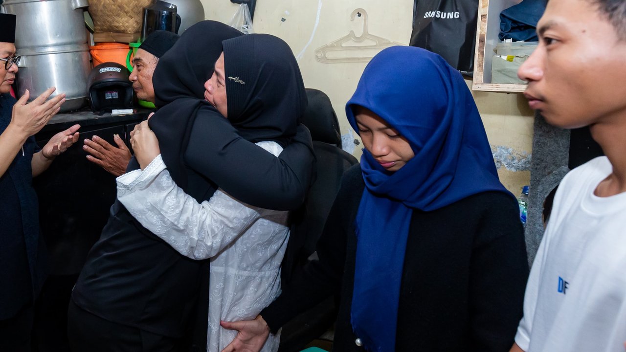 Ketua DPR RI Puan Maharani melakukan takziah ke rumah keluarga almarhum Affan Kurniawan