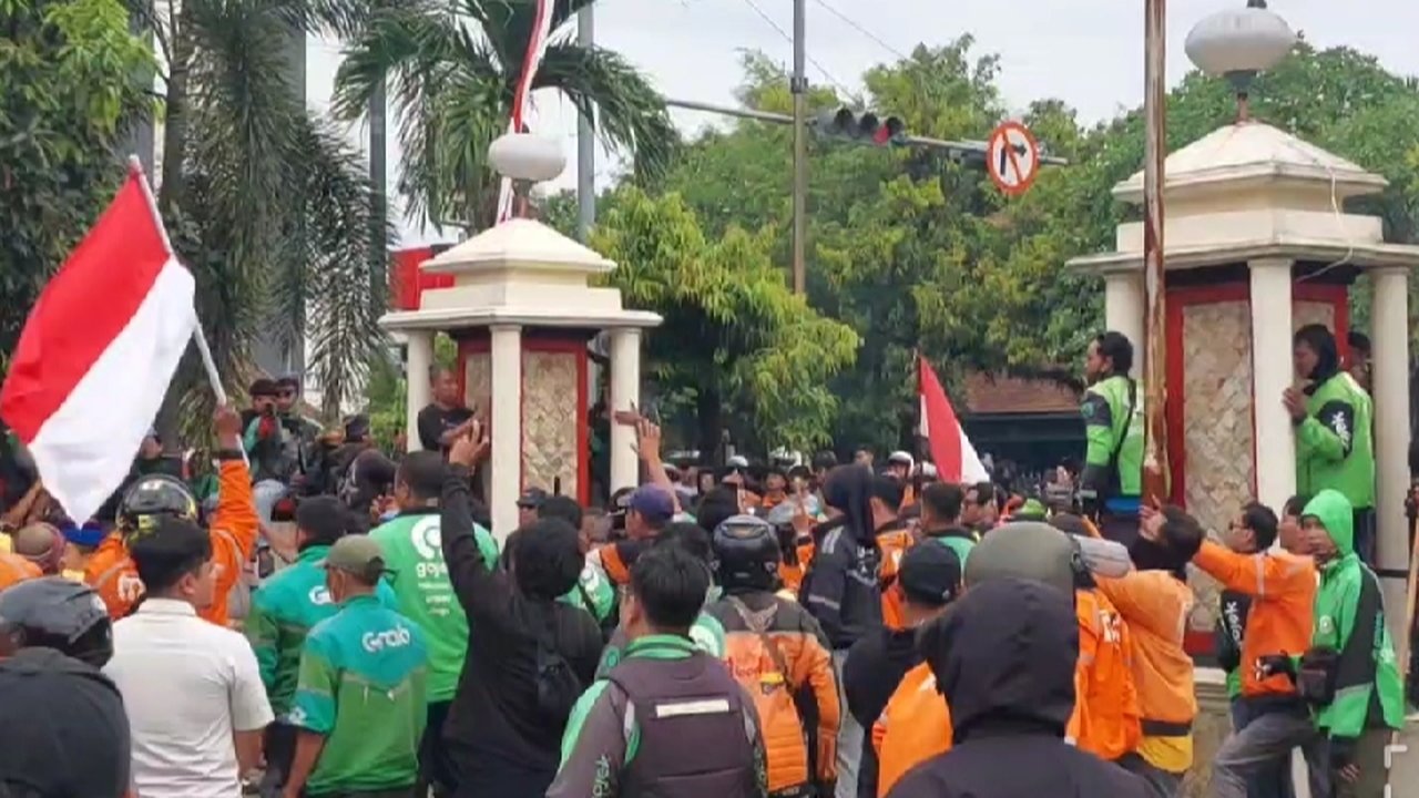 Demo Ojol di Solo Berujung Kericuhan, Diduga Disusupi Provokator