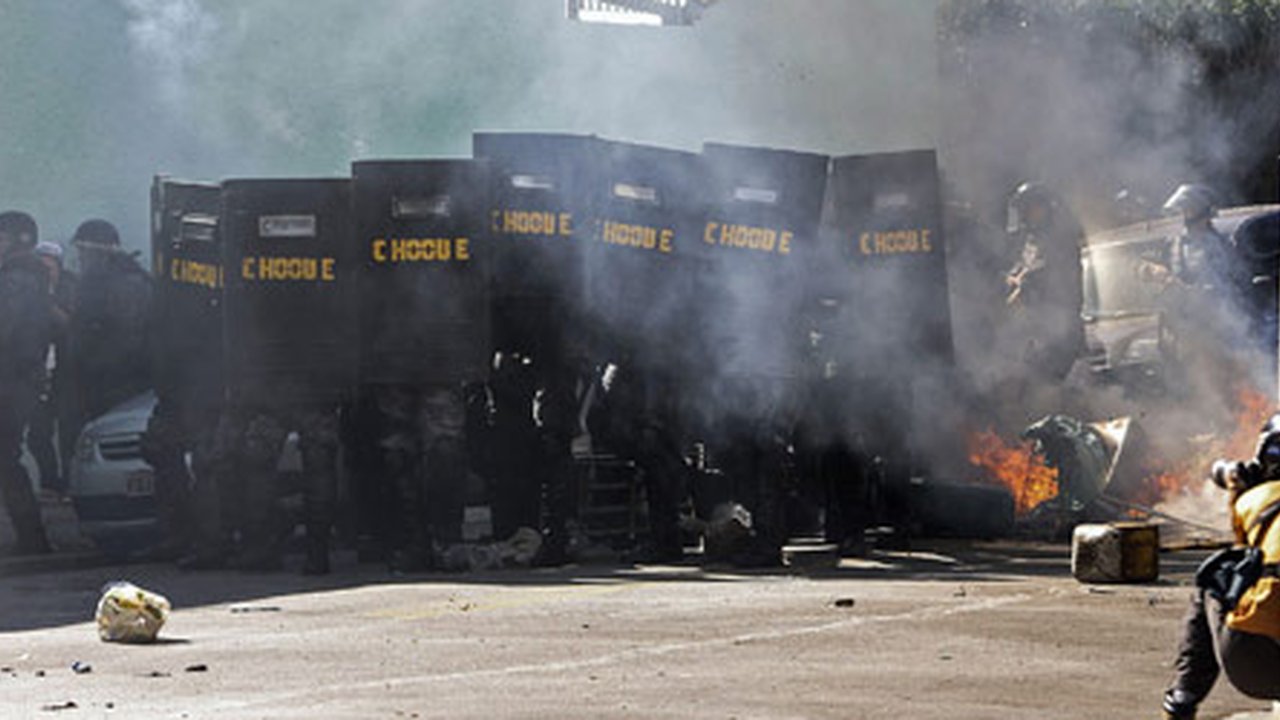 Aksi Demo Pembukaan Wc2014_afp