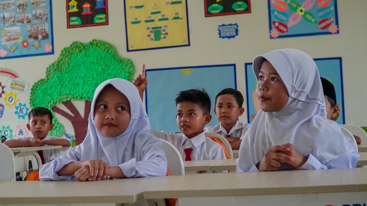 BRI Salurkan Beasiswa bagi Pelajar