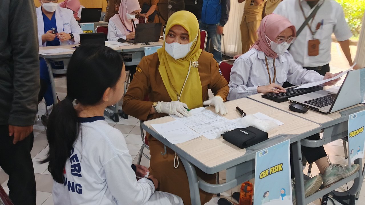 cek kesehatan gratis siswa SMPN 5 Bandung