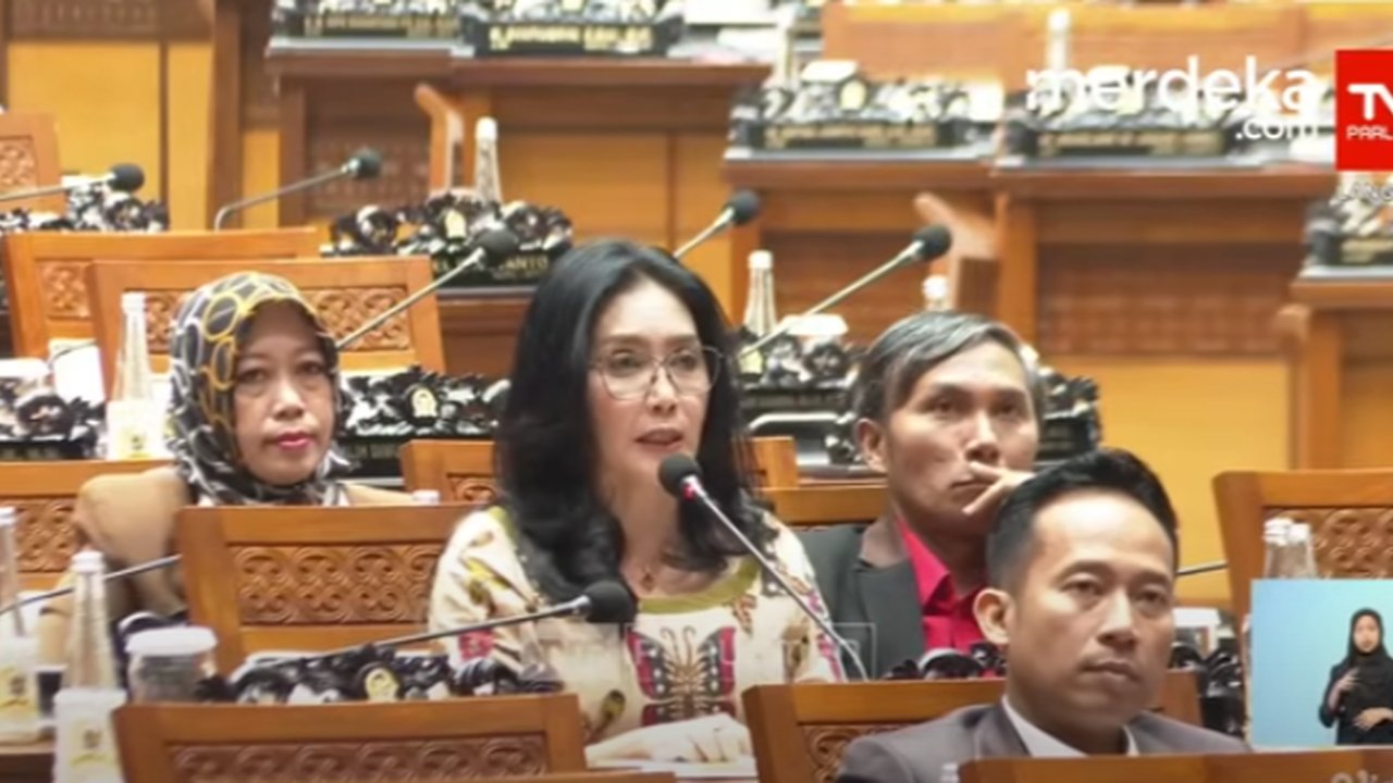Rieke 'Oneng' Interupsi di Paripurna