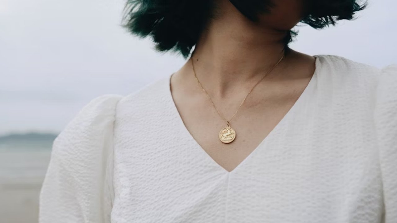 Ilustrasi Kalung Emas Tipis