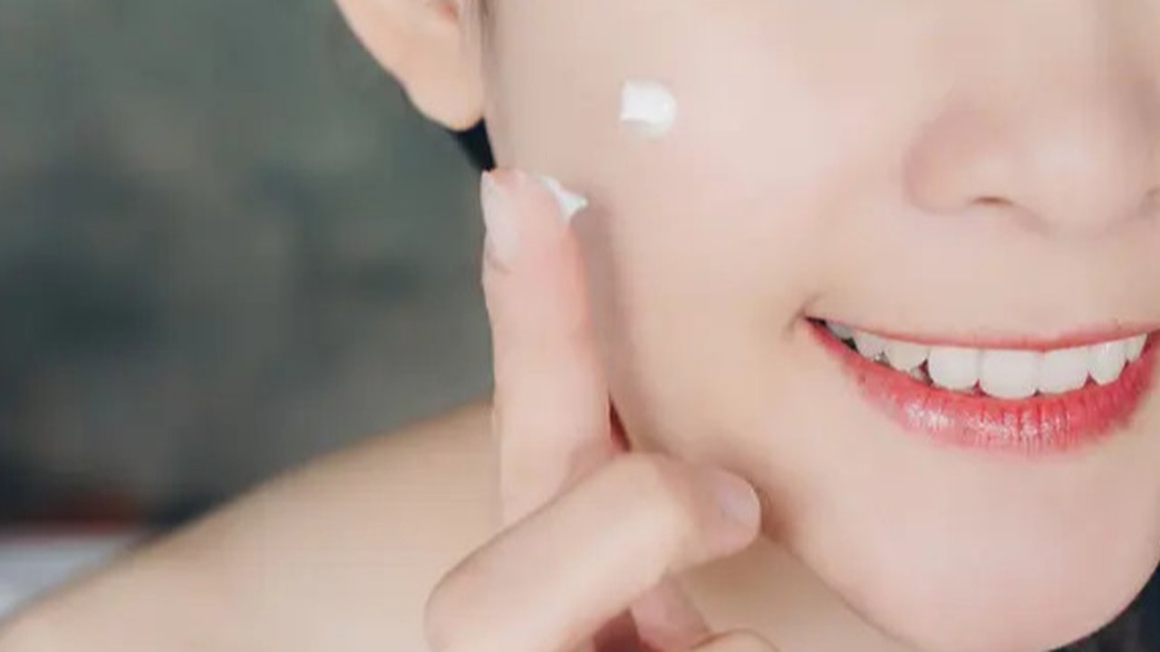 Rasakan pengalaman seru berbelanja kosmetik di Plaza Senayan Beauty Week (Foto: unsplash)
