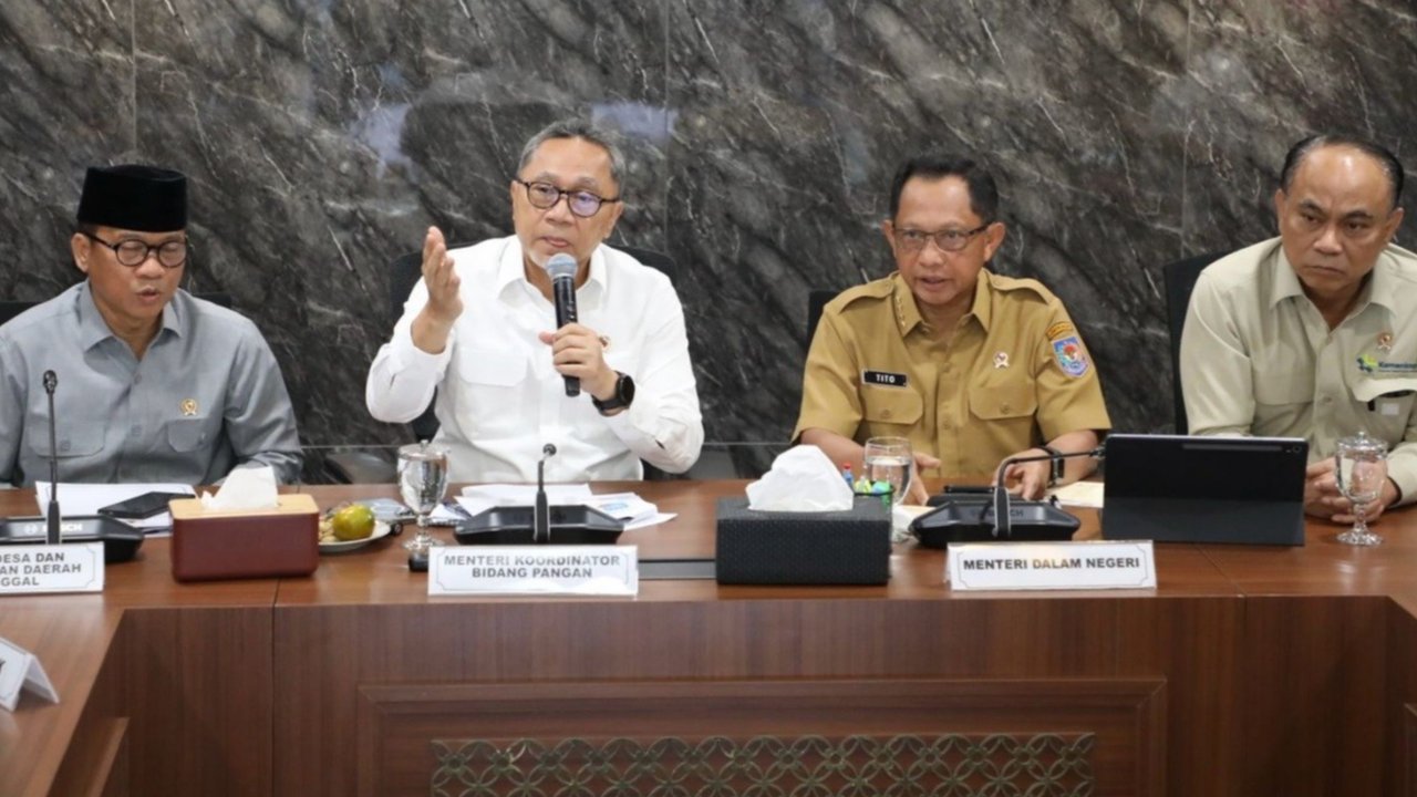 Mendagri Muhammad Tito Karnavian Saat Rapat Koordinasi