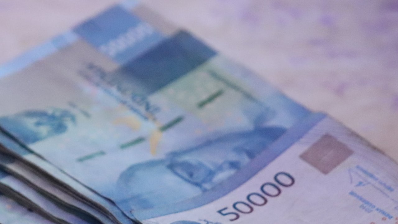 Ilustrasi uang rupiah. (Photo by Mufid Majnun on Unsplash)