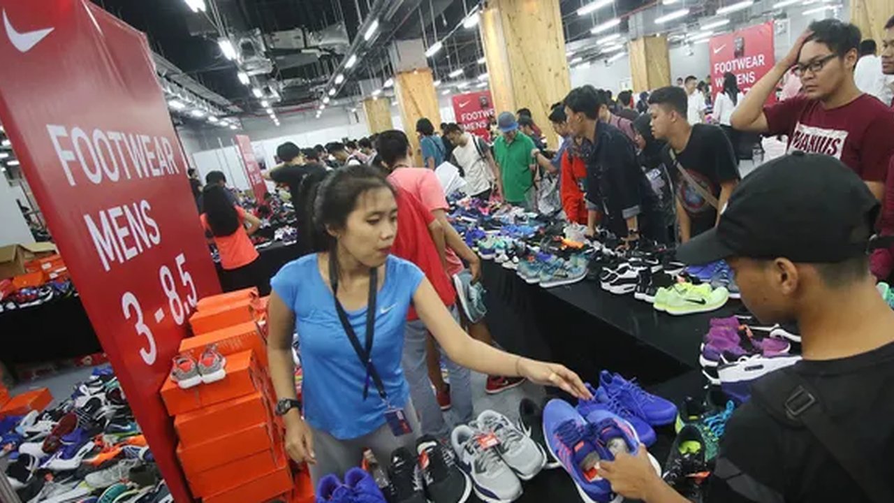 Masyarakat berkunjung di mal. (Foto: Liputan6.com/Arief RH)