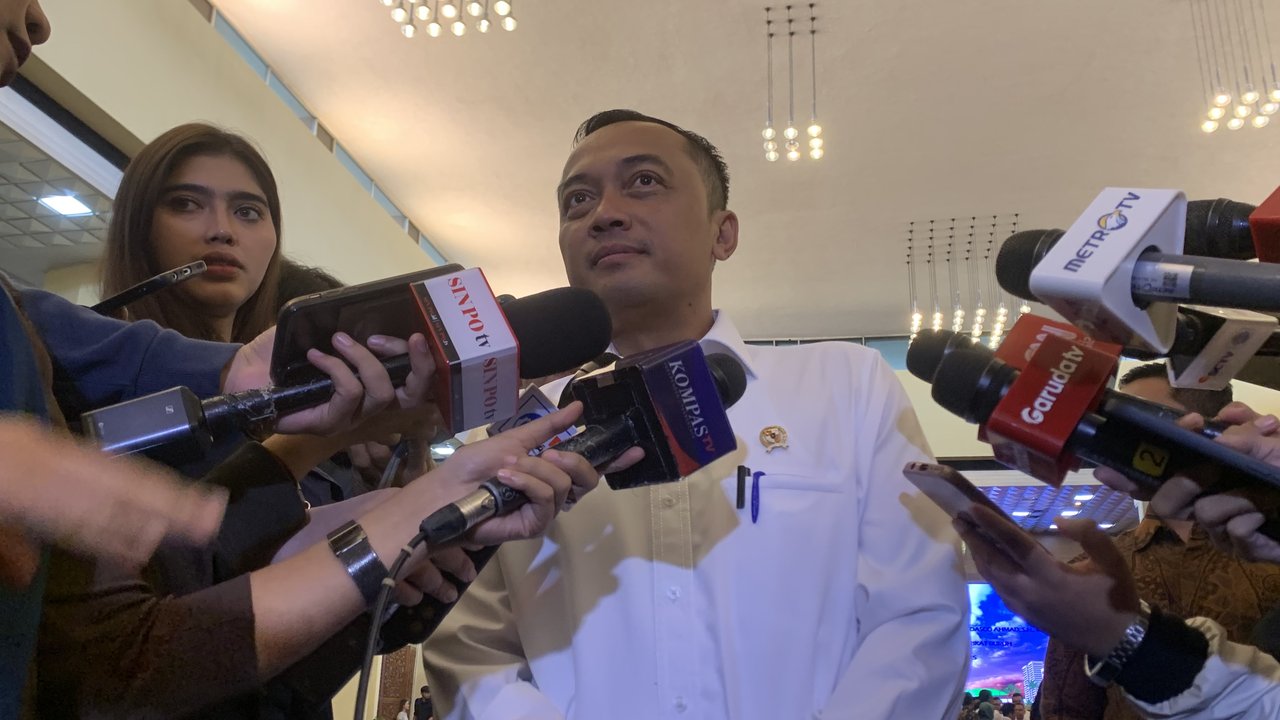 Menteri Sekretaris Negara (Mensesneg) Prasetyo Hadi di Kompleks Parlemen Senayan, Jakarta, Rabu (30/4/2025) (Liputan6.com/Delvira Hutabarat)