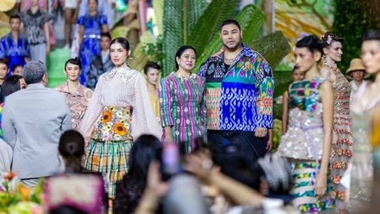 Ketua DPR RI Puan Maharani menghadiri peluncuran lini fashion wastra nusantara baru bertajuk NusaNova