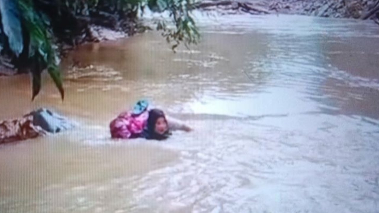 Bidan Seberangi Sungai Demi Pasien, Puan Minta Pemerintah Maksimalkan Pembangunan Daerah