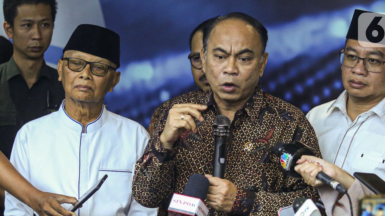 Menkominfo Budi Arie Setiadi meminta sosialisasi pencegahan judi online terus dilakukan dengan sasaran masyarakat luas. Hal tersebut bisa dilakukan melalui satuan kerja di Kementerian Kominfo. (Liputan6.com/Angga Yuniar)