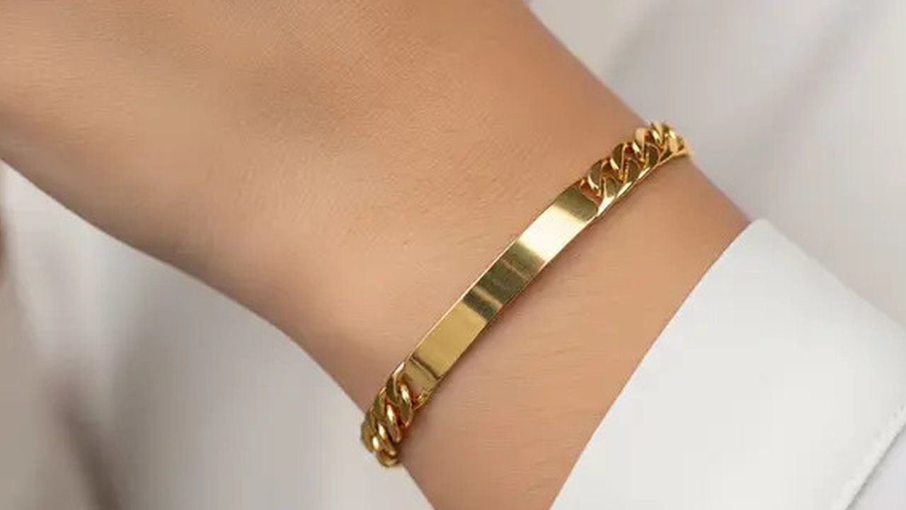 Model Gelang Emas 24 Karat 5 Gram Paling Awet. Foto: Gemini