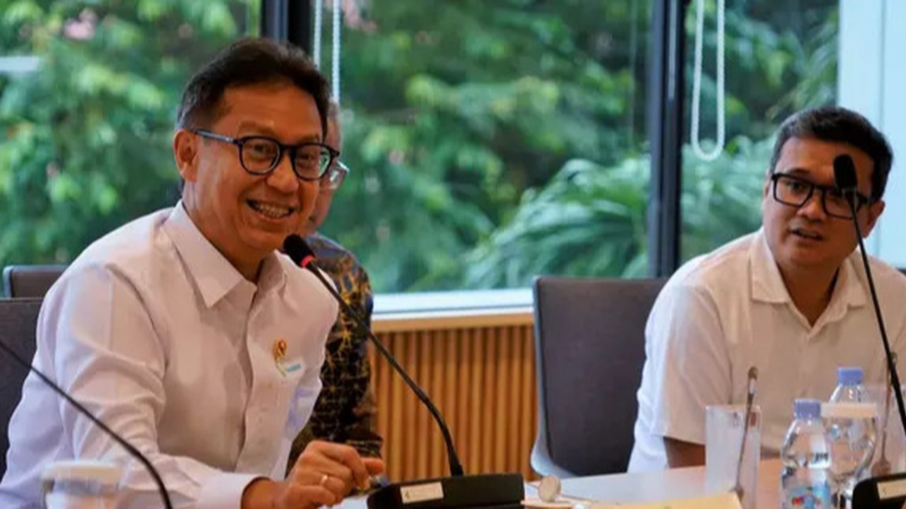 Menteri Kesehatan Budi Gunadi Sadikin mengungkapkan kadar kolesterol LDL ideal di bawah 100 mg/dL. Rutin pemeriksaan kesehatan penting untuk deteksi dini penyakit dan meraih harapan hidup 74