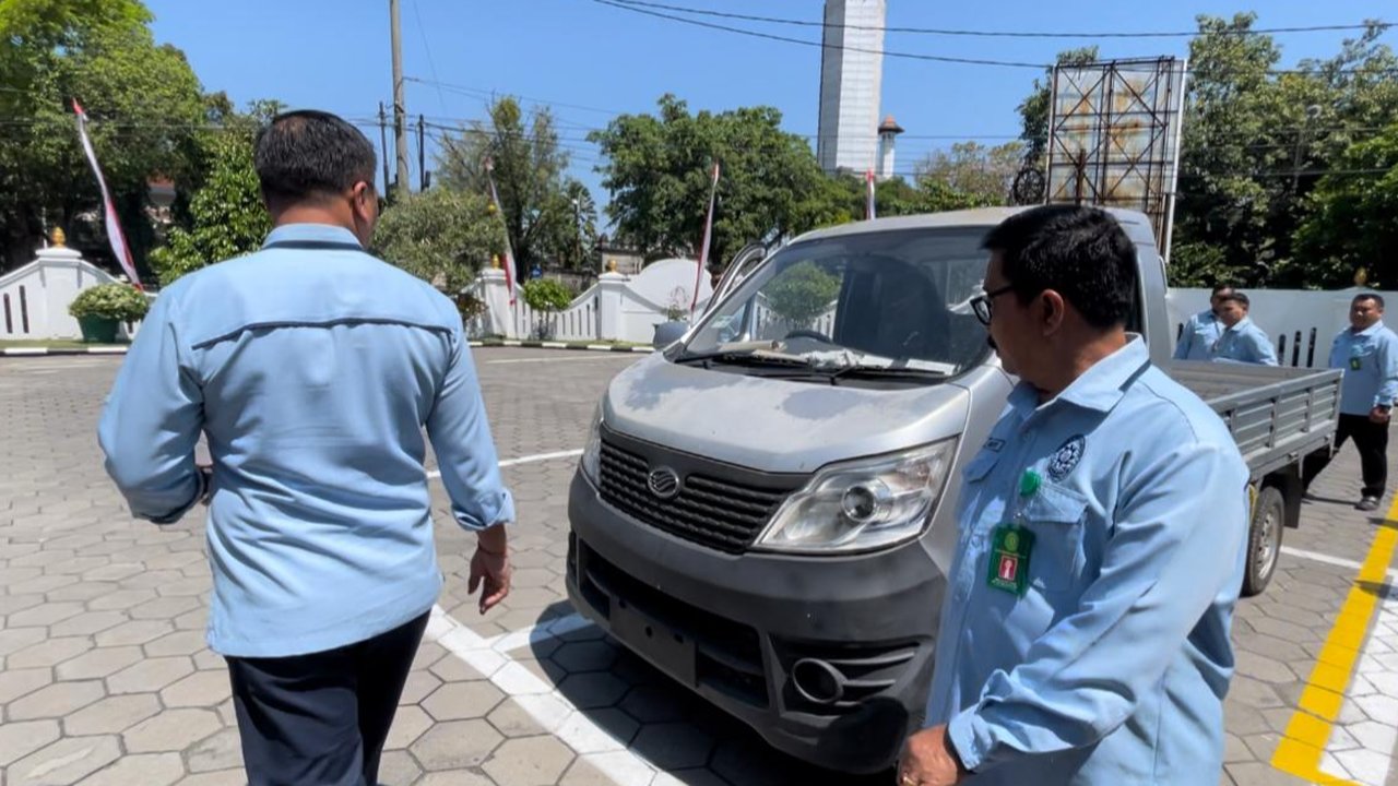 Majelis Hakim Cek Langsung Mobil Esemka saat Sidang Kasus Gugatan Wanprestasi Jokowi