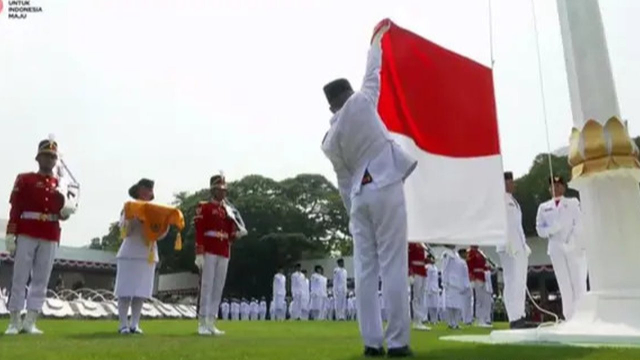 Dalam buku Samudera Merah Putih 19 September 1945, Jilid 1 (1984) karya Lasmidjah Hardi, alasan Presiden Sukarno memilih tanggal 17 Agustus sebagai waktu proklamasi kemerdekaan adalah karena