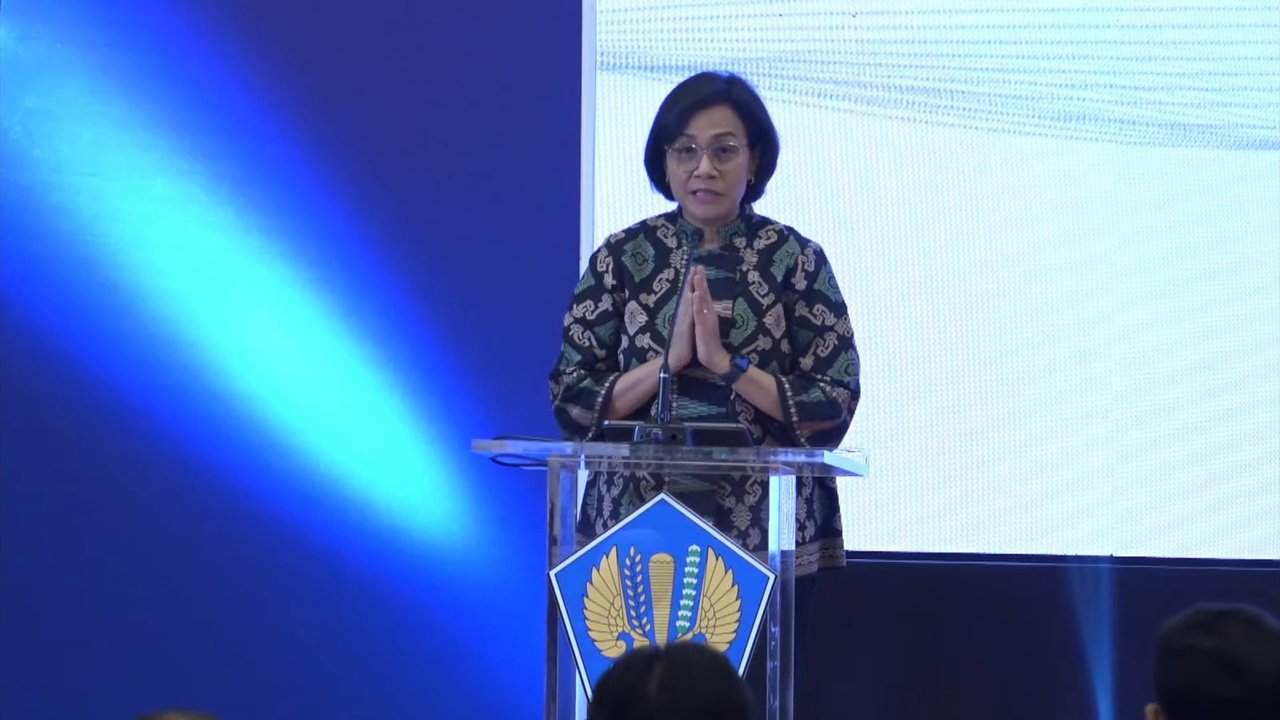 Menteri Keuangan (Menkeu) Sri Mulyani Indrawati dalam acara The New SINSW dan agenda diskusi: Let's Talk about INSW, Jumat (9/6/2023). Sri Mulyani menyebutkan Logistics Performances Index (LPI) Indonesia tahun 2023 anjlok.(Tira/Liputan6.com)