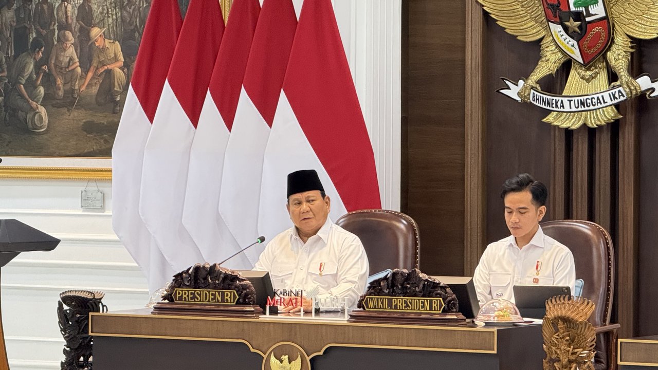 Presiden Prabowo Subianto meluncurkan logo dan tema peringatan Hari Ulang Tahun (HUT) ke-80 Republik Indonesia. Peluncuran dilakukan di Istana Negara Jakarta, Rabu. (Liputan6.com/Lizsa Egeham)